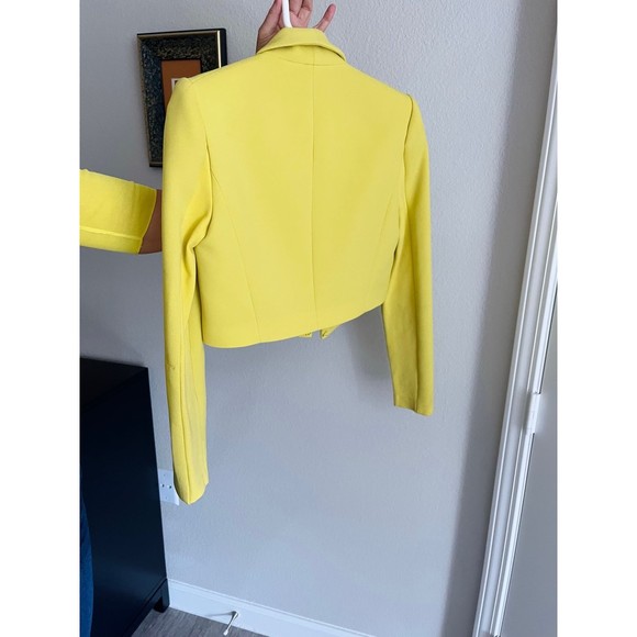 Beautiful Yellow BCBG Maxaria cropped blazer - Picture 4 of 4